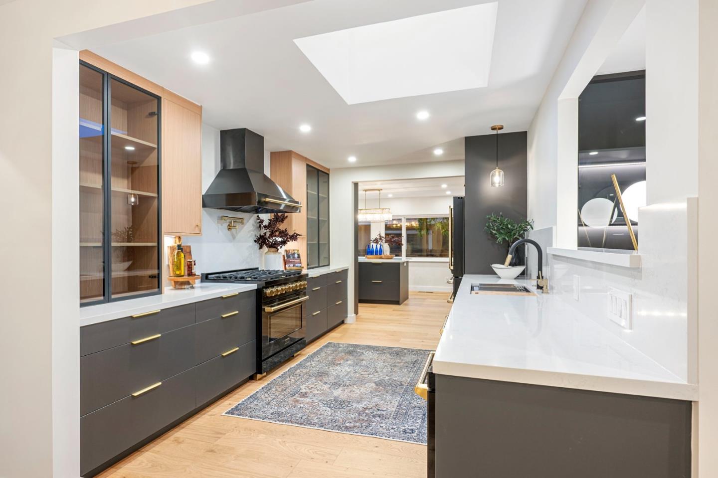 Detail Gallery Image 10 of 30 For 2555 Crestmoor Dr, San Bruno,  CA 94066 - 3 Beds | 2 Baths