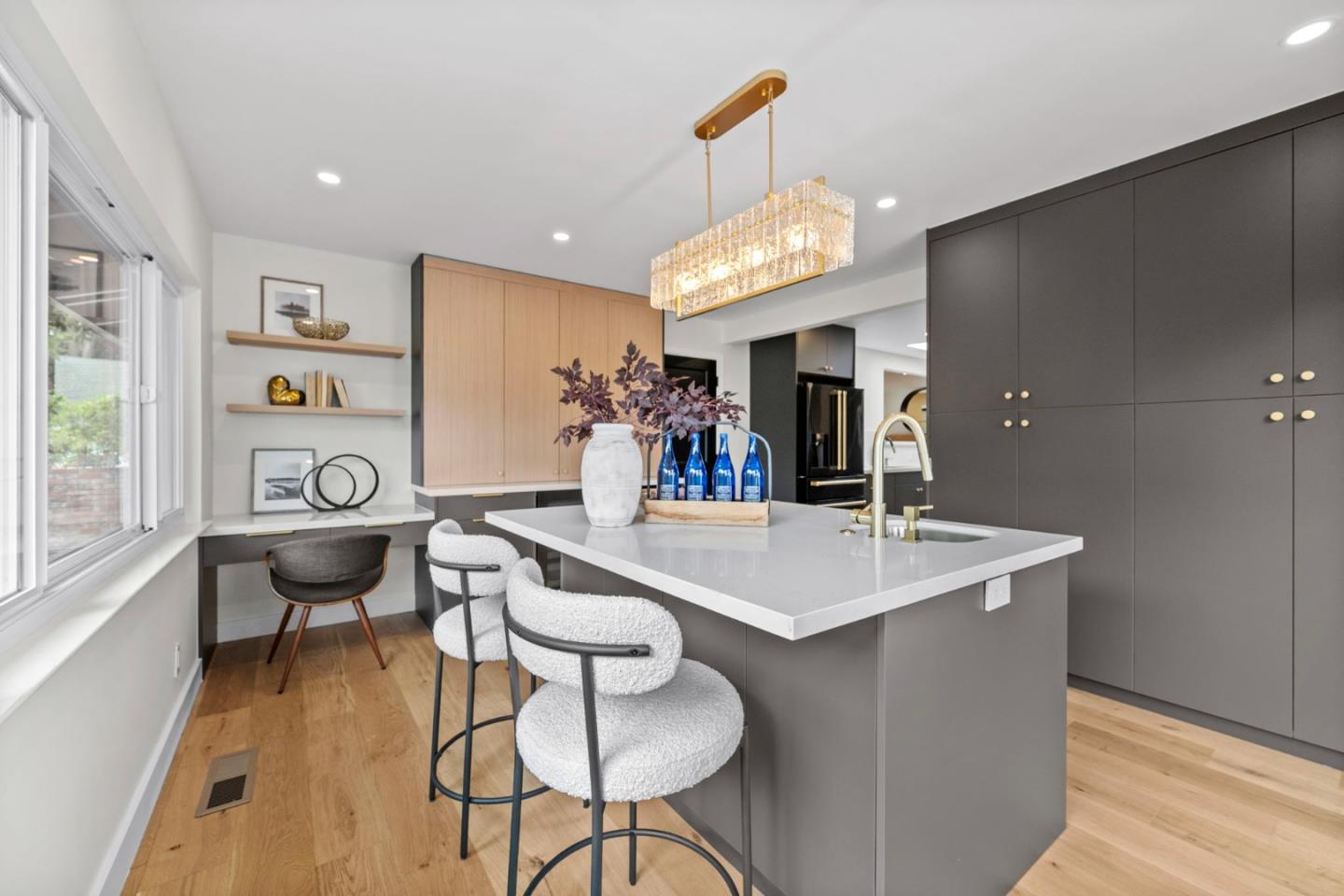 Detail Gallery Image 13 of 30 For 2555 Crestmoor Dr, San Bruno,  CA 94066 - 3 Beds | 2 Baths