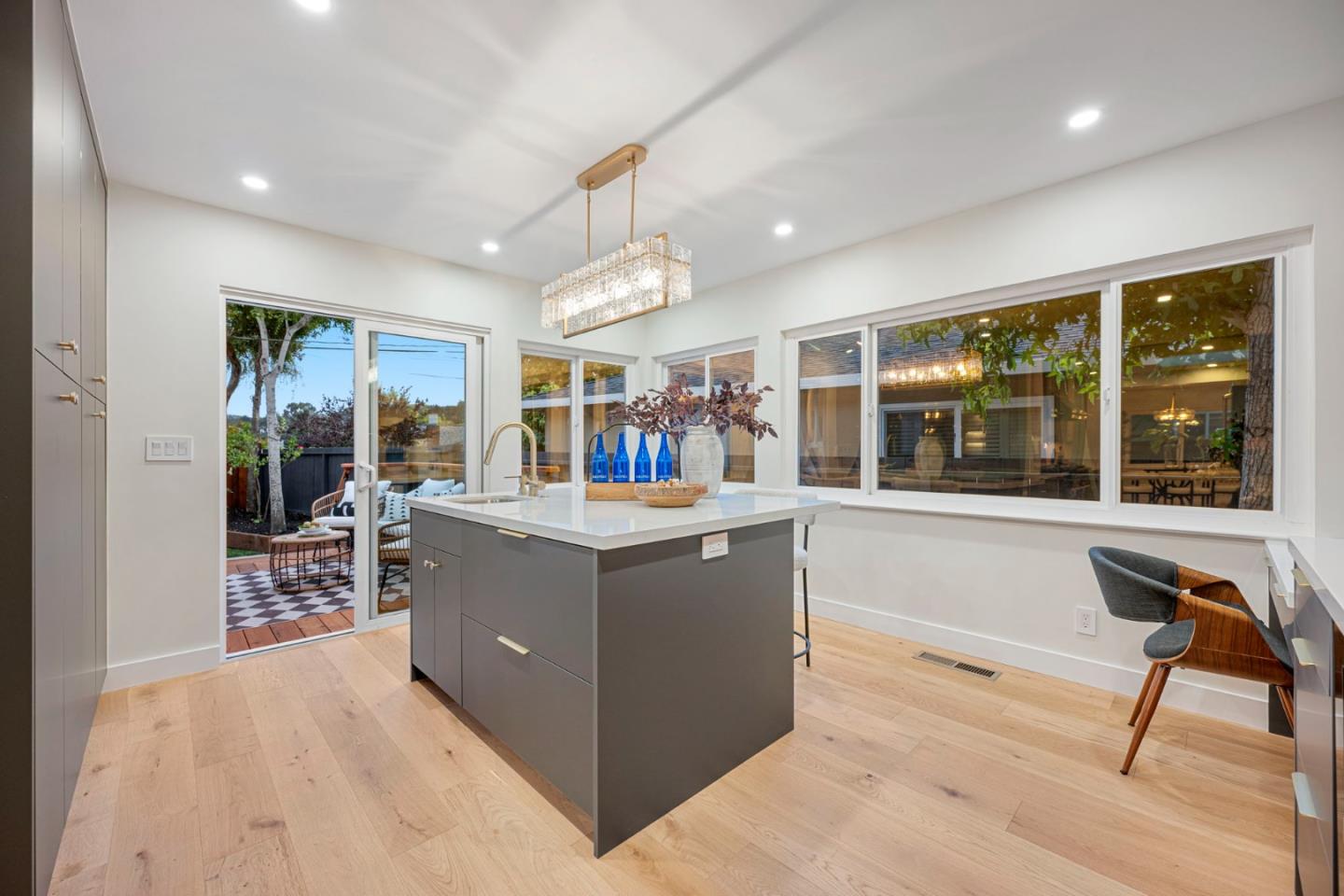 Detail Gallery Image 15 of 30 For 2555 Crestmoor Dr, San Bruno,  CA 94066 - 3 Beds | 2 Baths