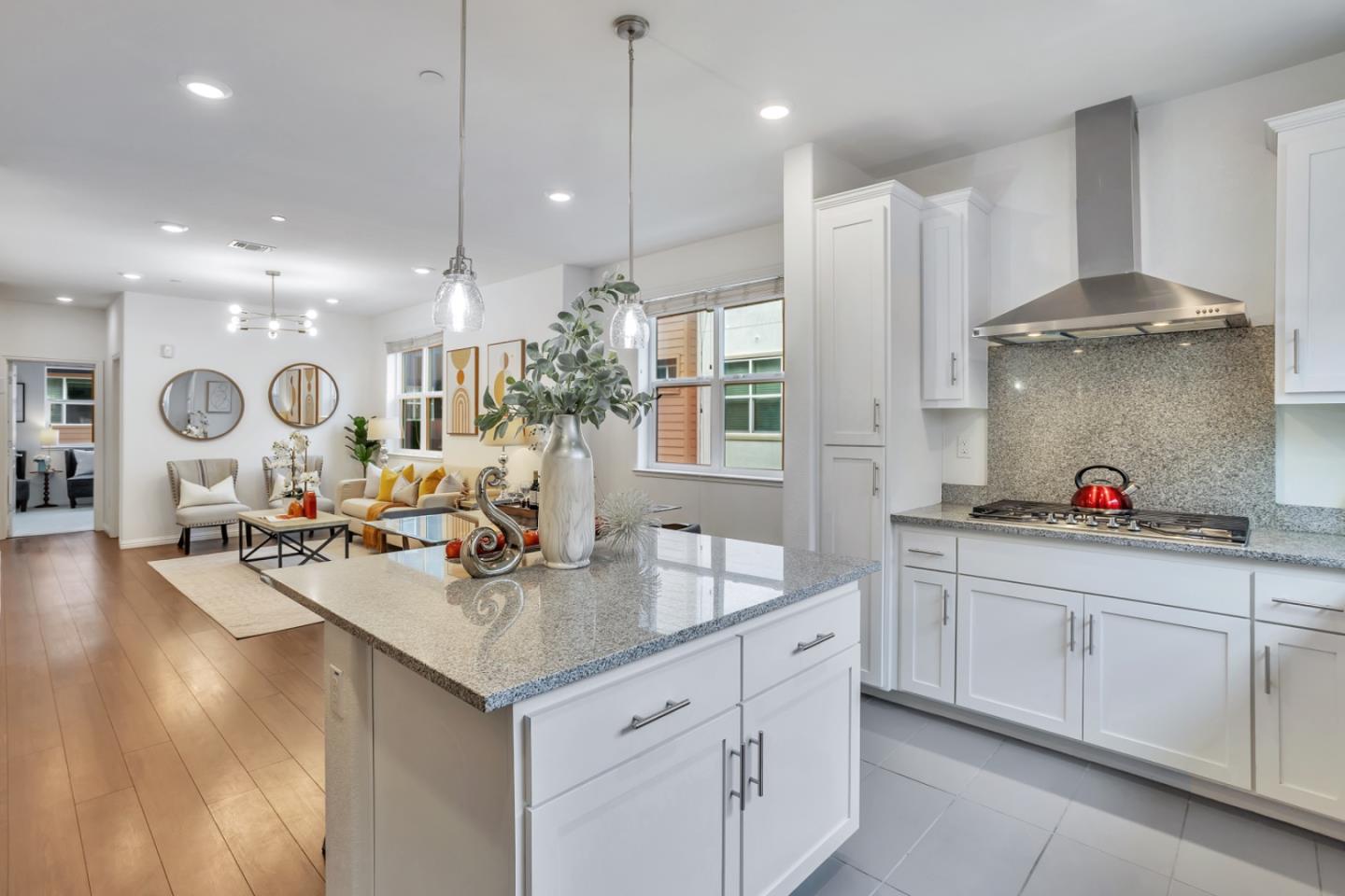 Detail Gallery Image 8 of 33 For 1945 Galileo Ln, San Jose,  CA 95133 - 3 Beds | 3/1 Baths