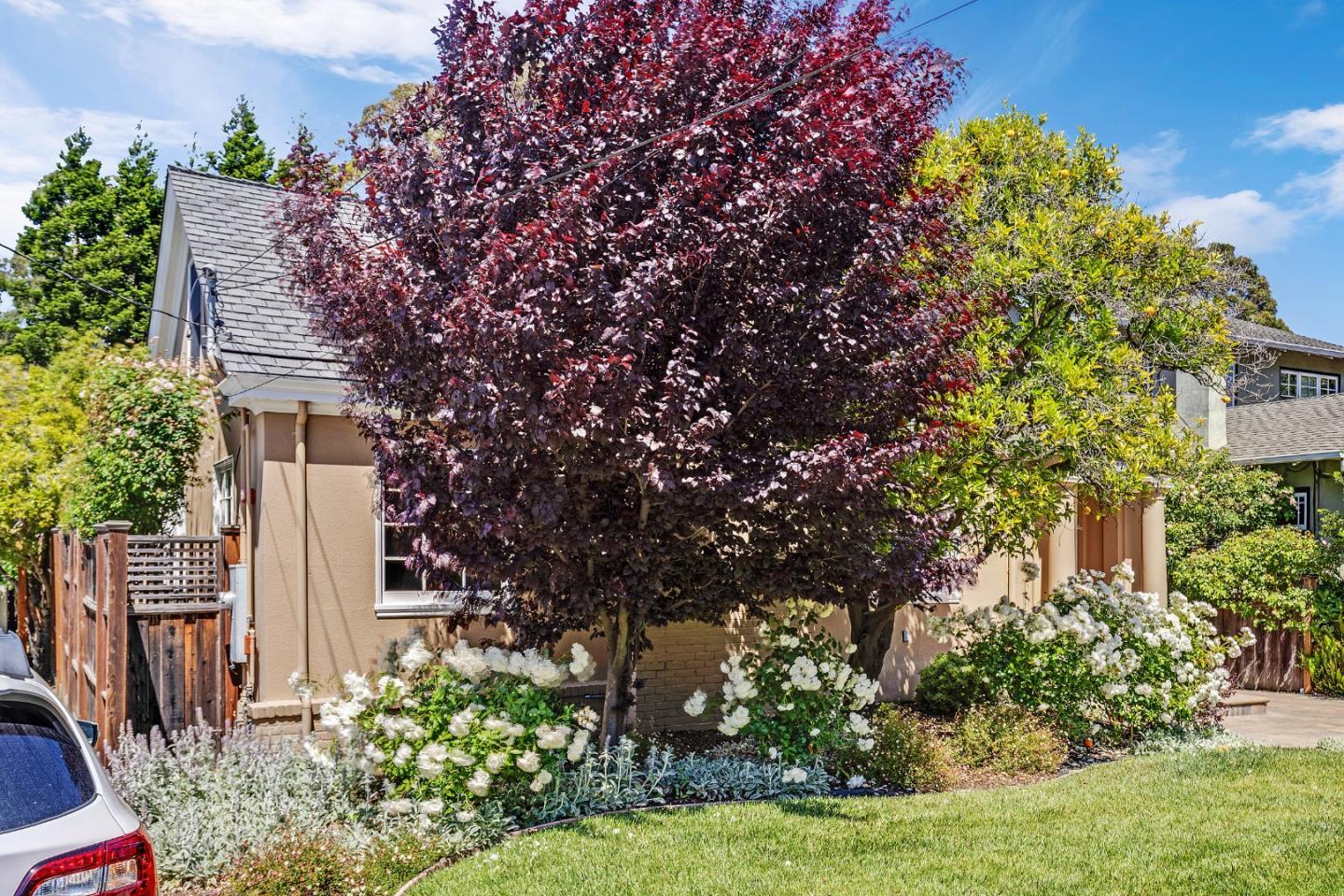 Detail Gallery Image 3 of 42 For 838 Walnut Ave, Burlingame,  CA 94010 - 4 Beds | 4 Baths