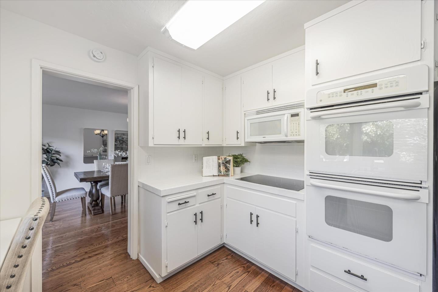 Detail Gallery Image 16 of 22 For 1350 Elwood Dr, Los Gatos,  CA 95032 - 5 Beds | 2/1 Baths