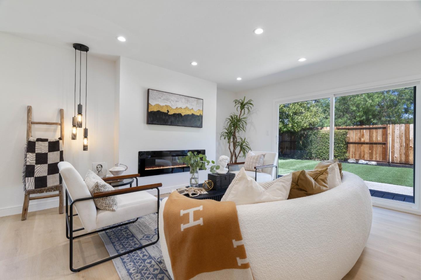 Detail Gallery Image 8 of 52 For 4833 Cherokee Dr, Concord,  CA 94521 - 4 Beds | 3 Baths