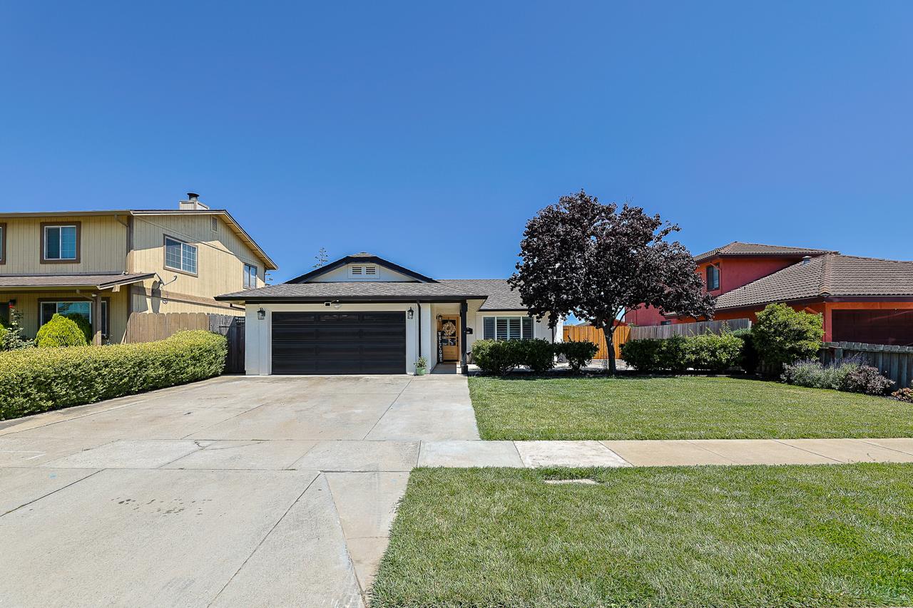 Detail Gallery Image 1 of 12 For 544 Saint George, Salinas,  CA 93905 - 3 Beds | 2 Baths