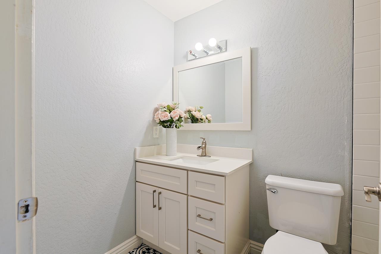Detail Gallery Image 11 of 12 For 544 Saint George, Salinas,  CA 93905 - 3 Beds | 2 Baths