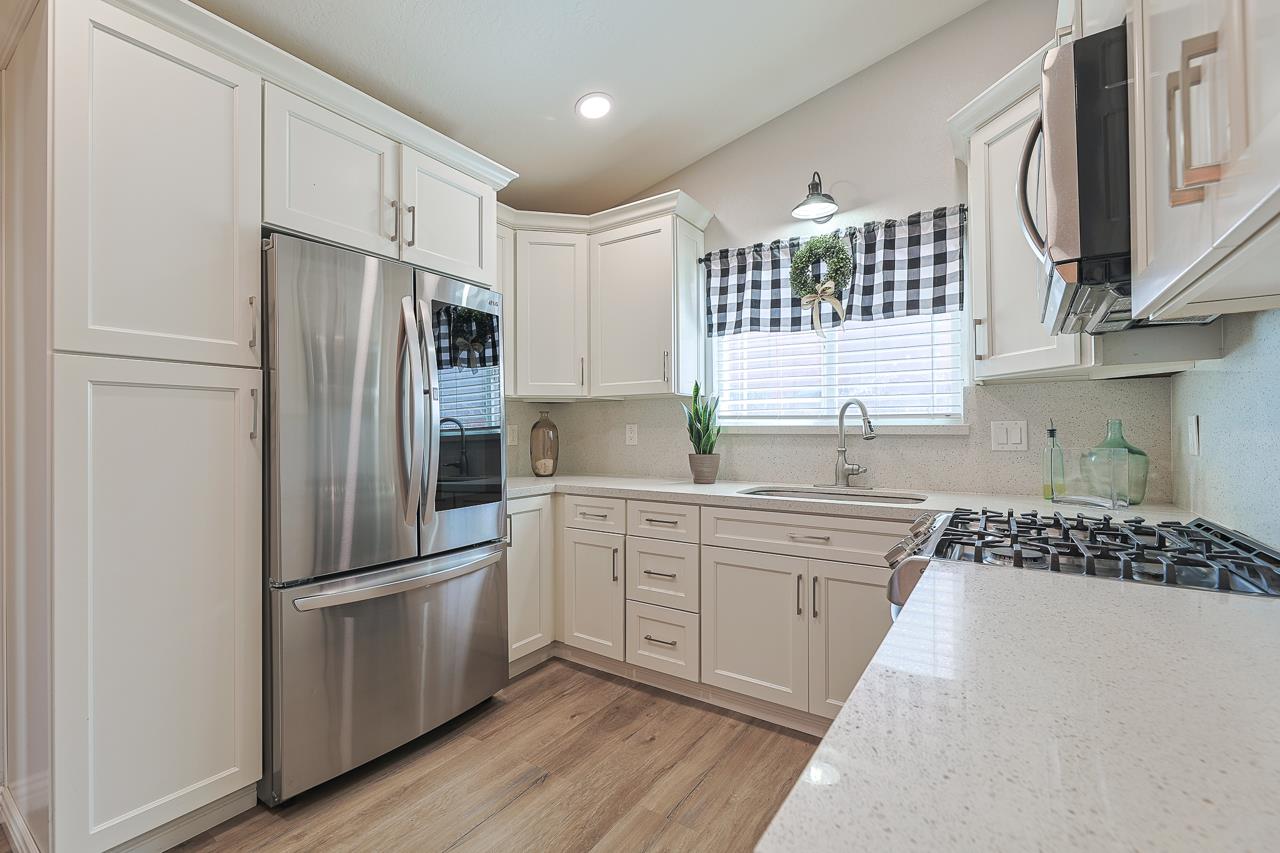 Detail Gallery Image 5 of 12 For 544 Saint George, Salinas,  CA 93905 - 3 Beds | 2 Baths
