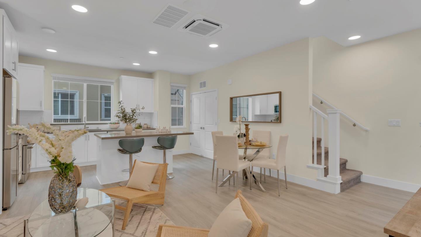 Detail Gallery Image 10 of 63 For 647 Alamo Ct, Mountain View,  CA 94043 - 2 Beds | 2/1 Baths