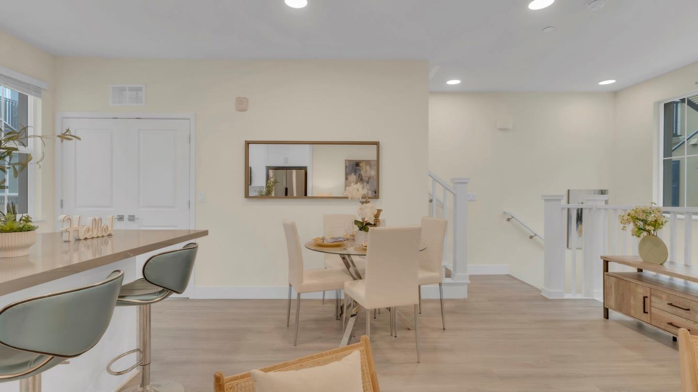 Detail Gallery Image 11 of 63 For 647 Alamo Ct, Mountain View,  CA 94043 - 2 Beds | 2/1 Baths