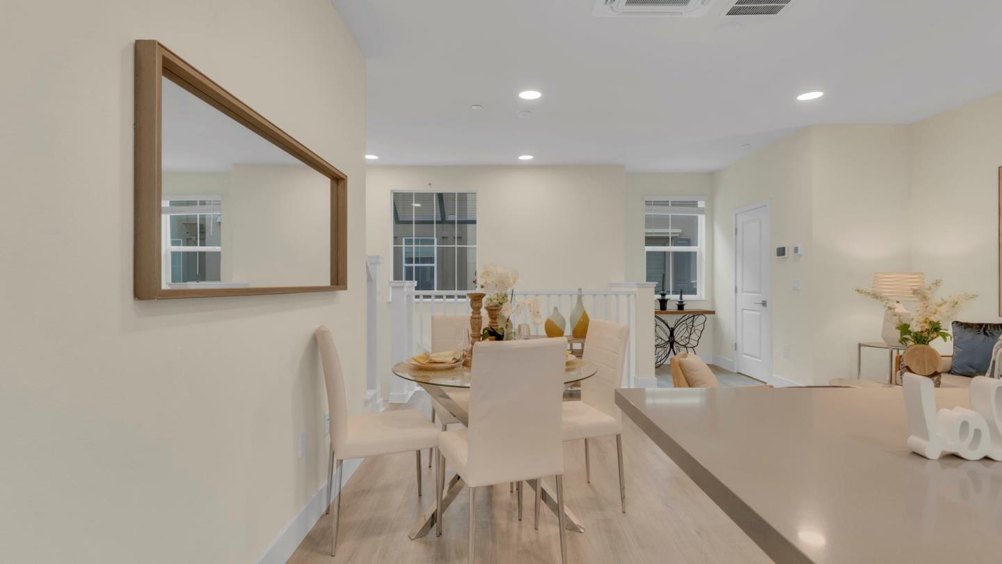 Detail Gallery Image 13 of 63 For 647 Alamo Ct, Mountain View,  CA 94043 - 2 Beds | 2/1 Baths