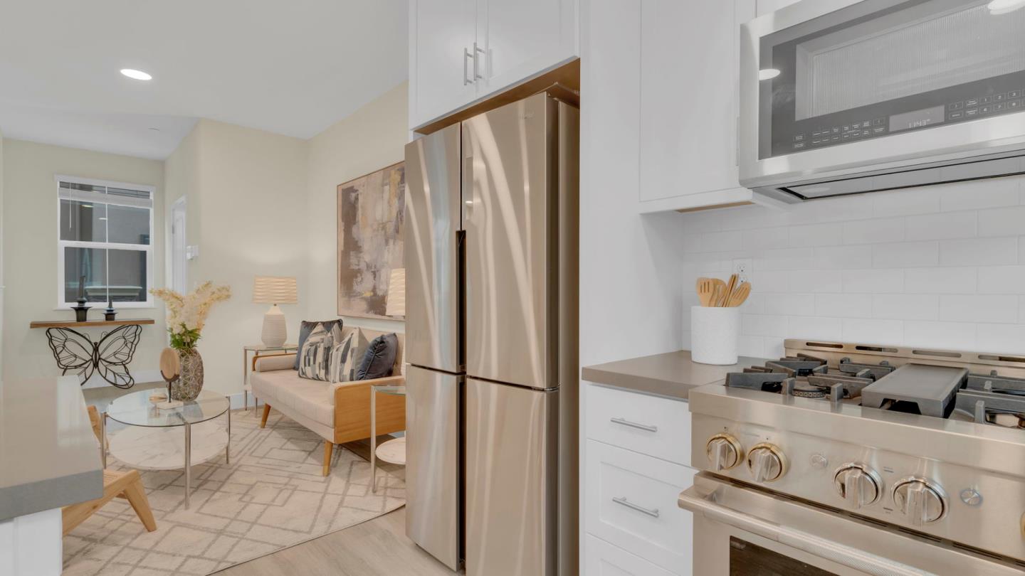 Detail Gallery Image 14 of 63 For 647 Alamo Ct, Mountain View,  CA 94043 - 2 Beds | 2/1 Baths