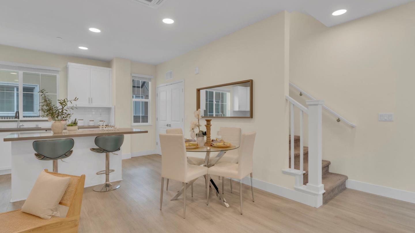 Detail Gallery Image 16 of 63 For 647 Alamo Ct, Mountain View,  CA 94043 - 2 Beds | 2/1 Baths