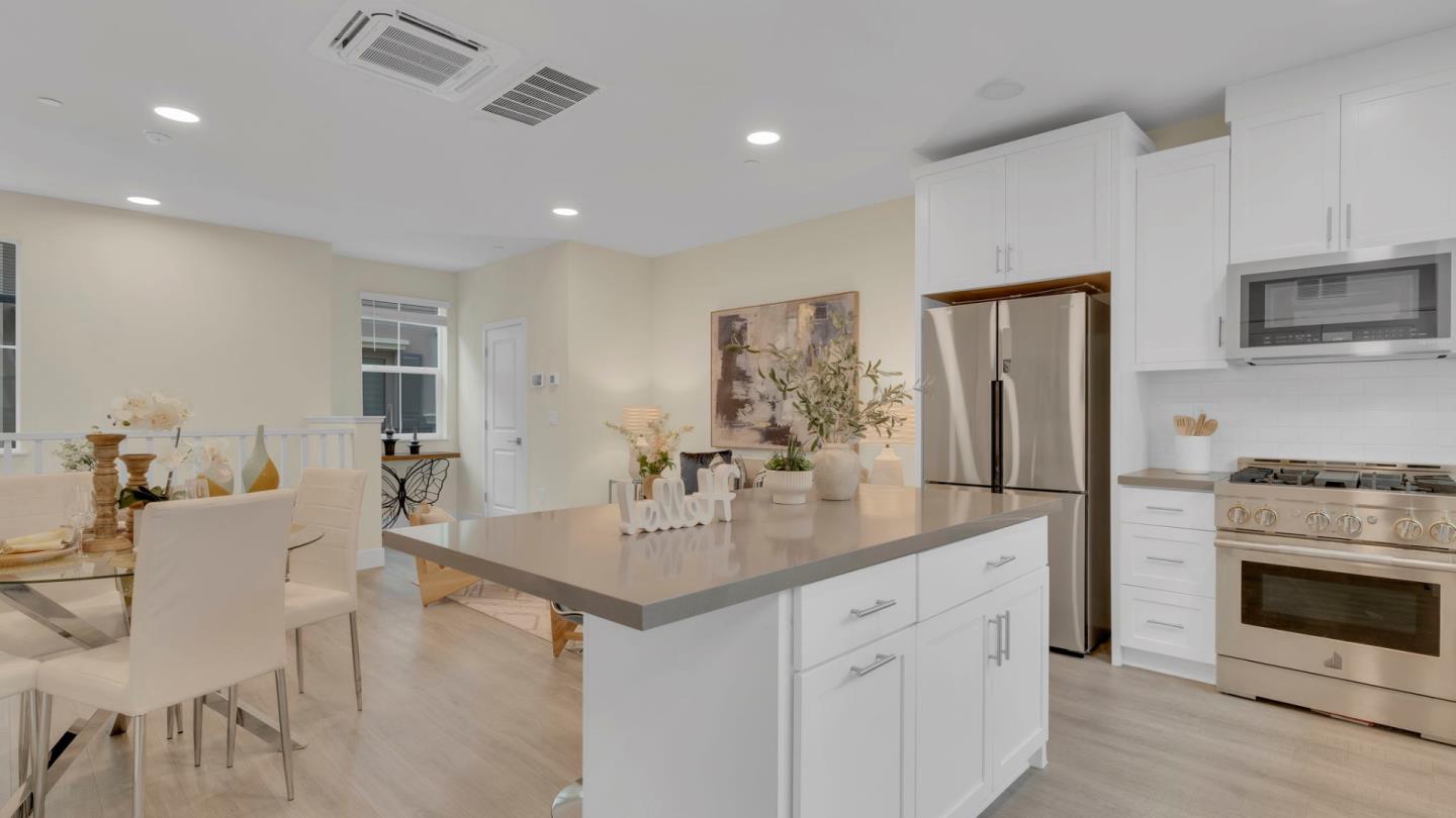 Detail Gallery Image 17 of 63 For 647 Alamo Ct, Mountain View,  CA 94043 - 2 Beds | 2/1 Baths