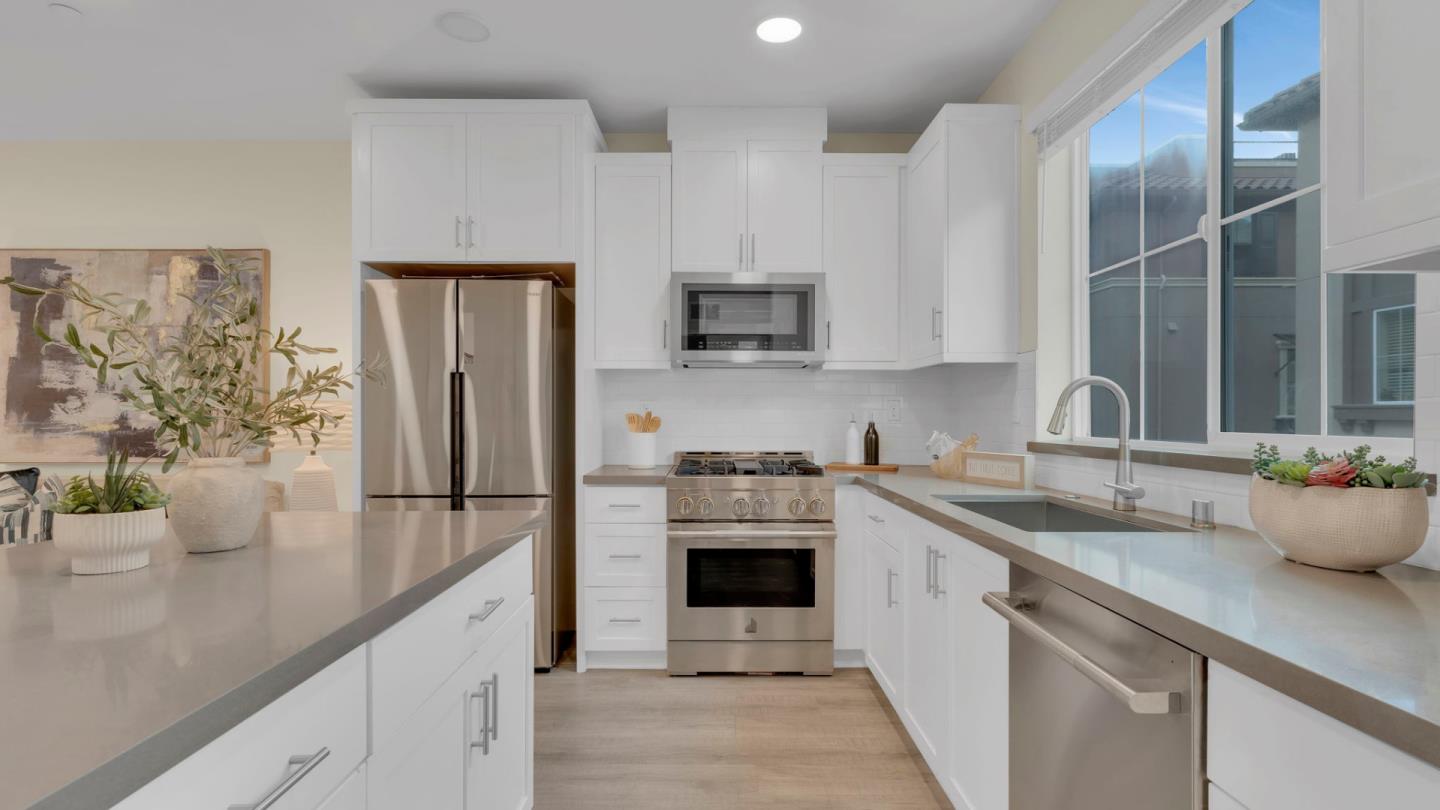 Detail Gallery Image 19 of 63 For 647 Alamo Ct, Mountain View,  CA 94043 - 2 Beds | 2/1 Baths