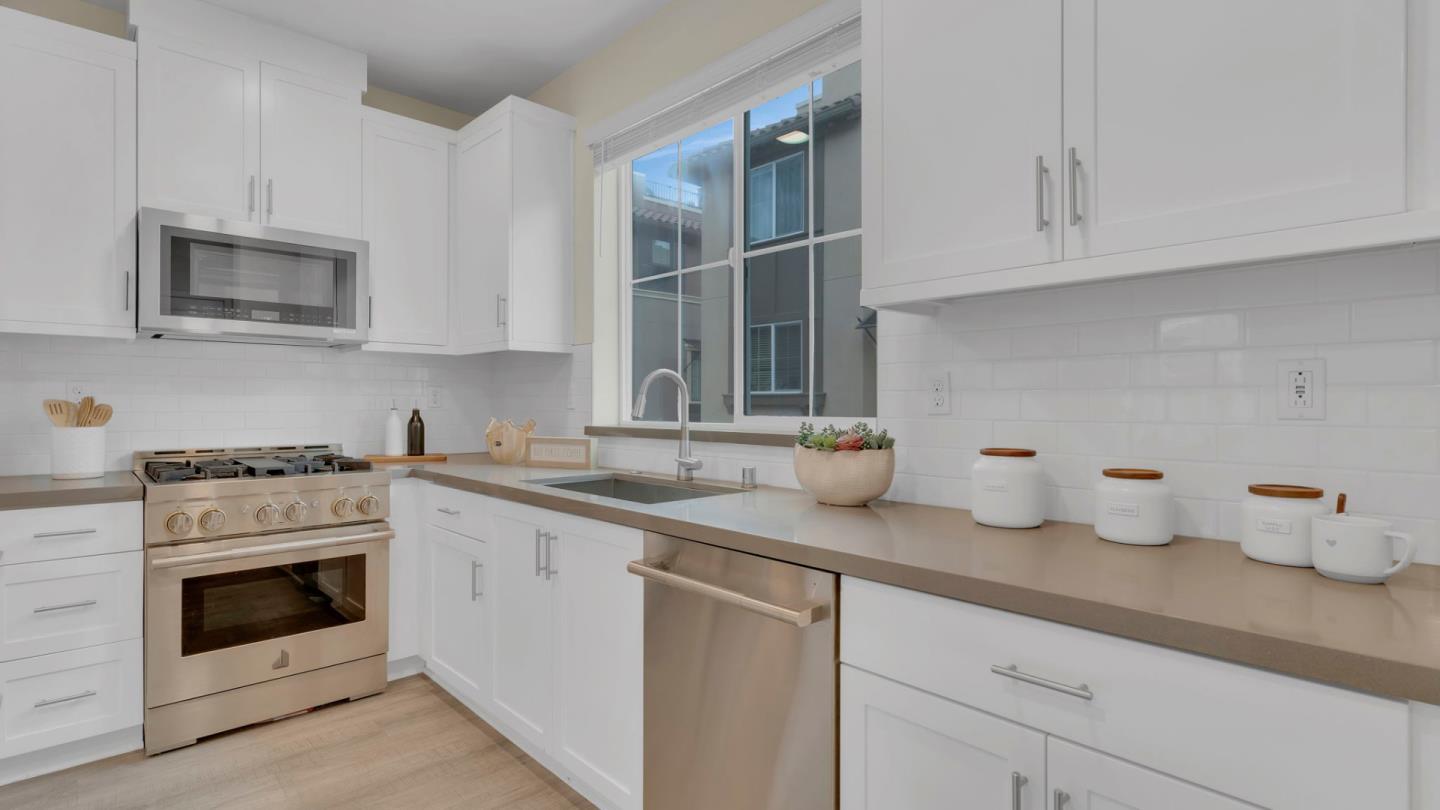 Detail Gallery Image 20 of 63 For 647 Alamo Ct, Mountain View,  CA 94043 - 2 Beds | 2/1 Baths