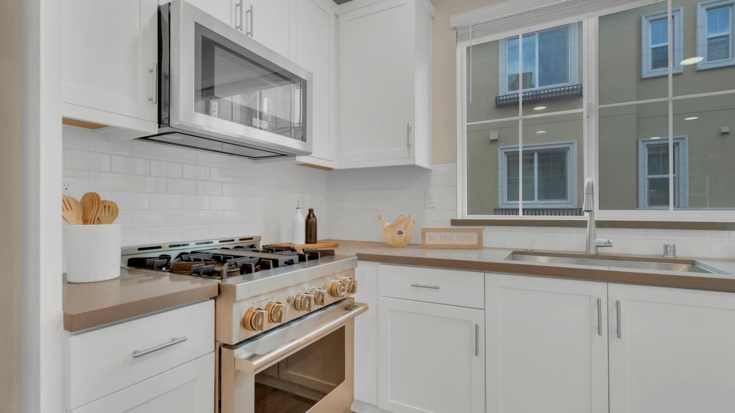 Detail Gallery Image 21 of 63 For 647 Alamo Ct, Mountain View,  CA 94043 - 2 Beds | 2/1 Baths
