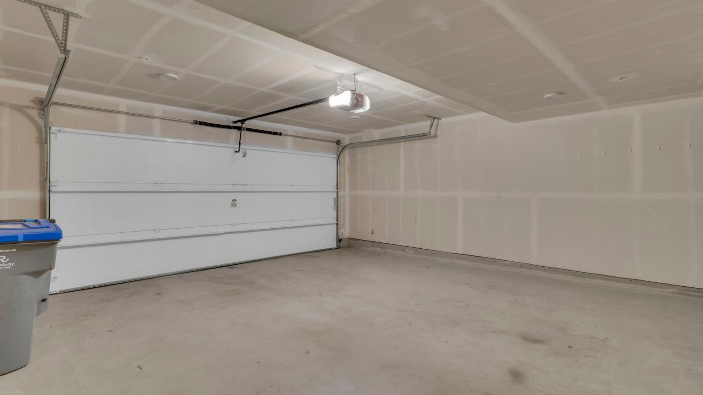 Detail Gallery Image 39 of 63 For 647 Alamo Ct, Mountain View,  CA 94043 - 2 Beds | 2/1 Baths