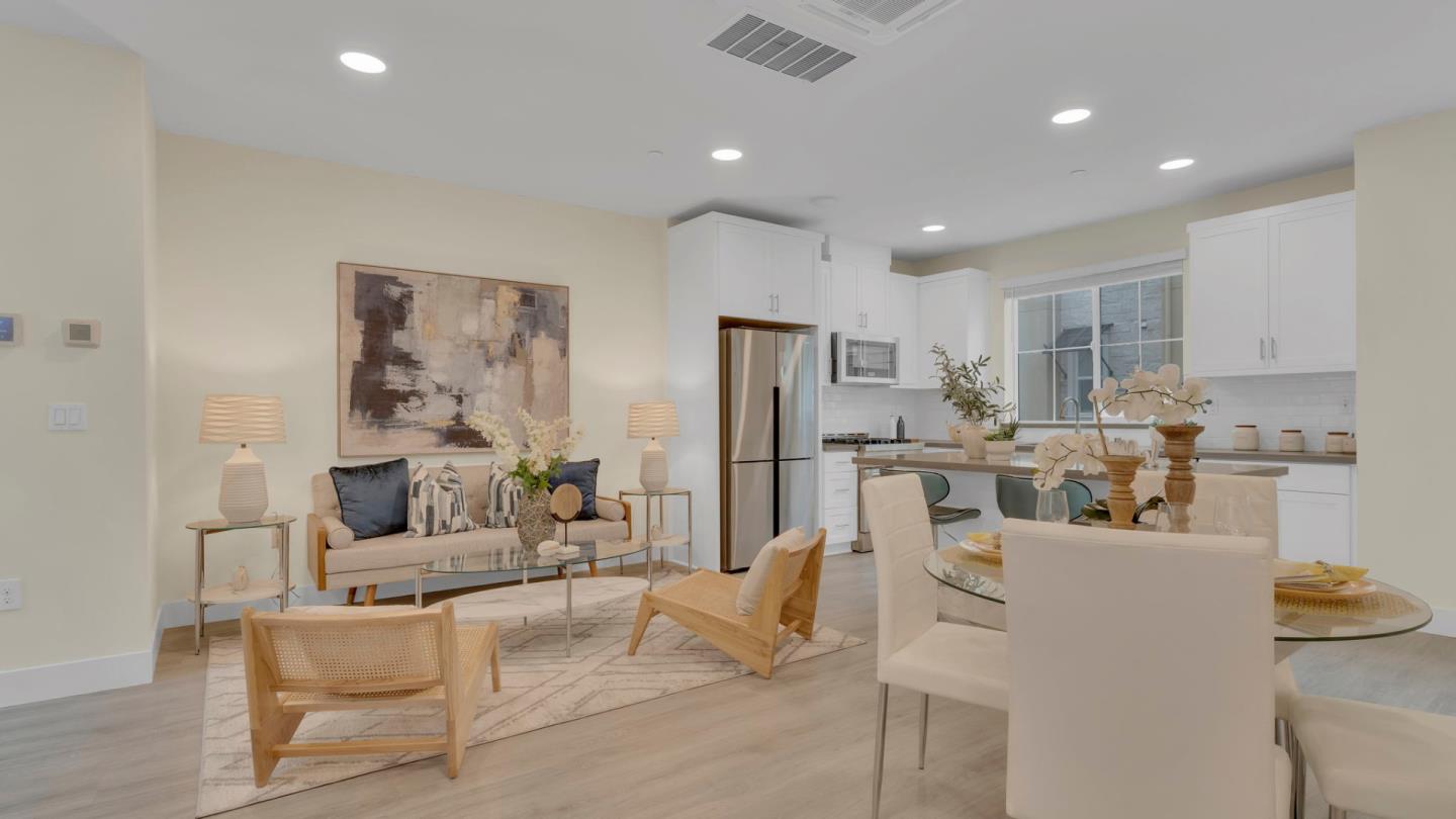 Detail Gallery Image 4 of 63 For 647 Alamo Ct, Mountain View,  CA 94043 - 2 Beds | 2/1 Baths