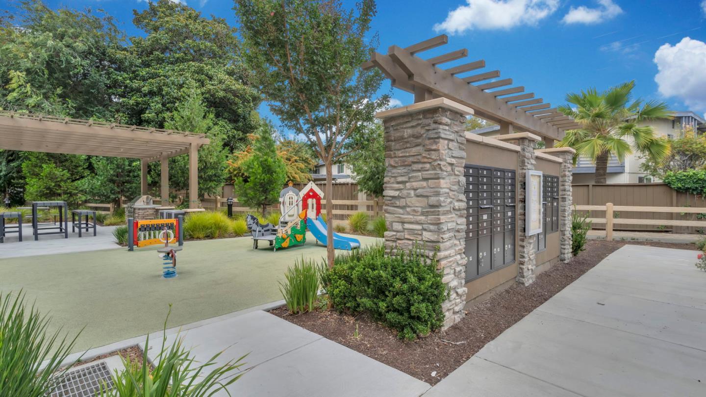 Detail Gallery Image 59 of 63 For 647 Alamo Ct, Mountain View,  CA 94043 - 2 Beds | 2/1 Baths