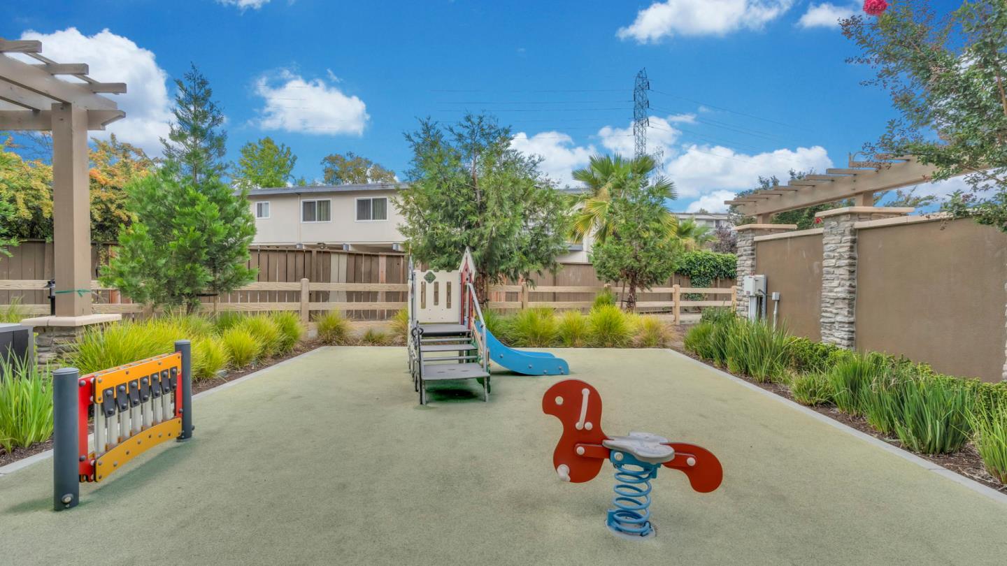 Detail Gallery Image 60 of 63 For 647 Alamo Ct, Mountain View,  CA 94043 - 2 Beds | 2/1 Baths