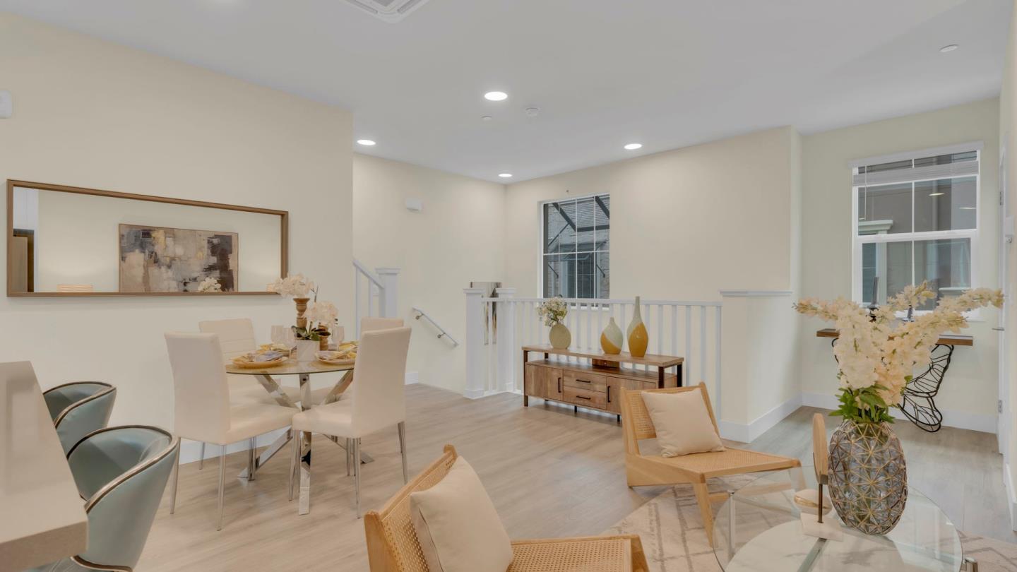 Detail Gallery Image 7 of 63 For 647 Alamo Ct, Mountain View,  CA 94043 - 2 Beds | 2/1 Baths