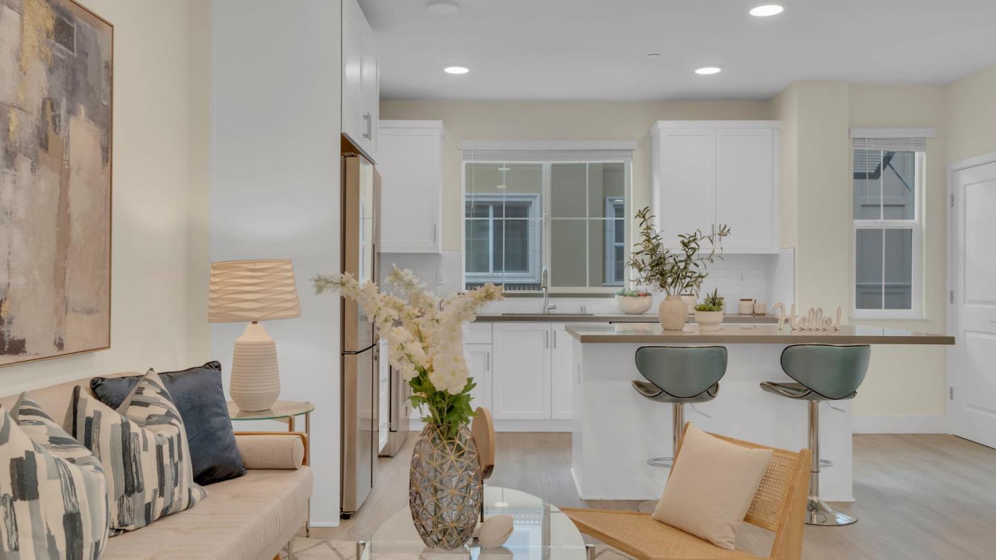 Detail Gallery Image 9 of 63 For 647 Alamo Ct, Mountain View,  CA 94043 - 2 Beds | 2/1 Baths