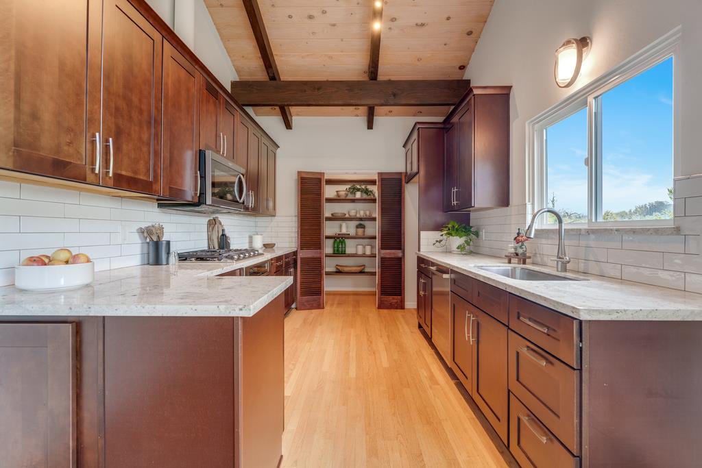 Detail Gallery Image 15 of 37 For 250 Carol Way, Aptos,  CA 95003 - 3 Beds | 2 Baths