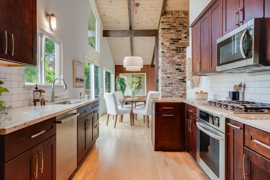 Detail Gallery Image 2 of 37 For 250 Carol Way, Aptos,  CA 95003 - 3 Beds | 2 Baths