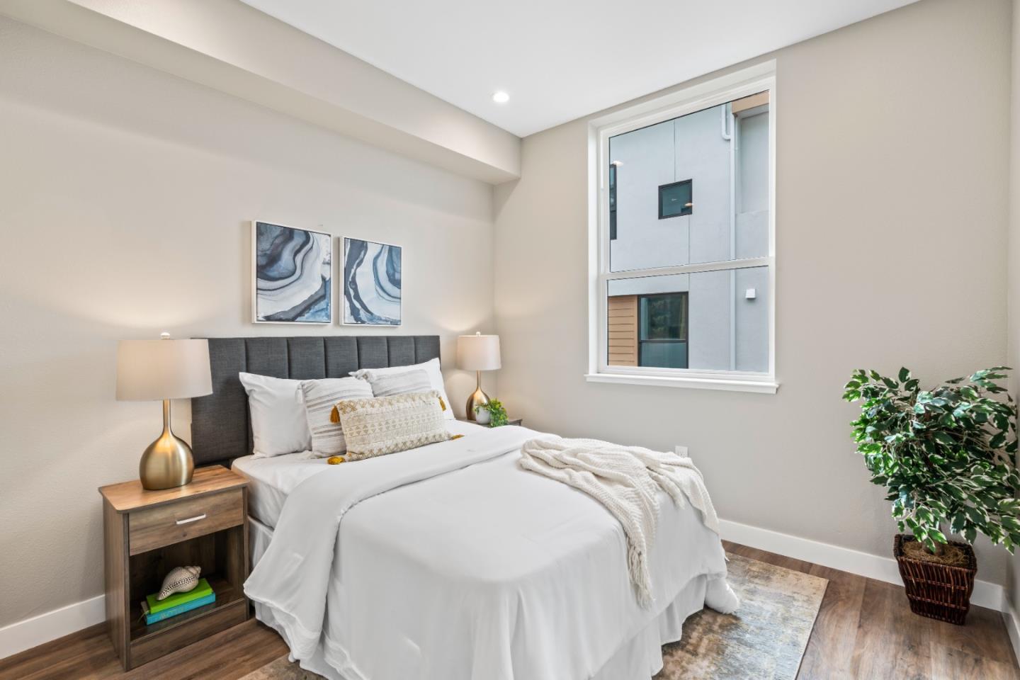 Detail Gallery Image 14 of 43 For 645 Baden Ave #4,  South San Francisco,  CA 94080 - 4 Beds | 3/1 Baths