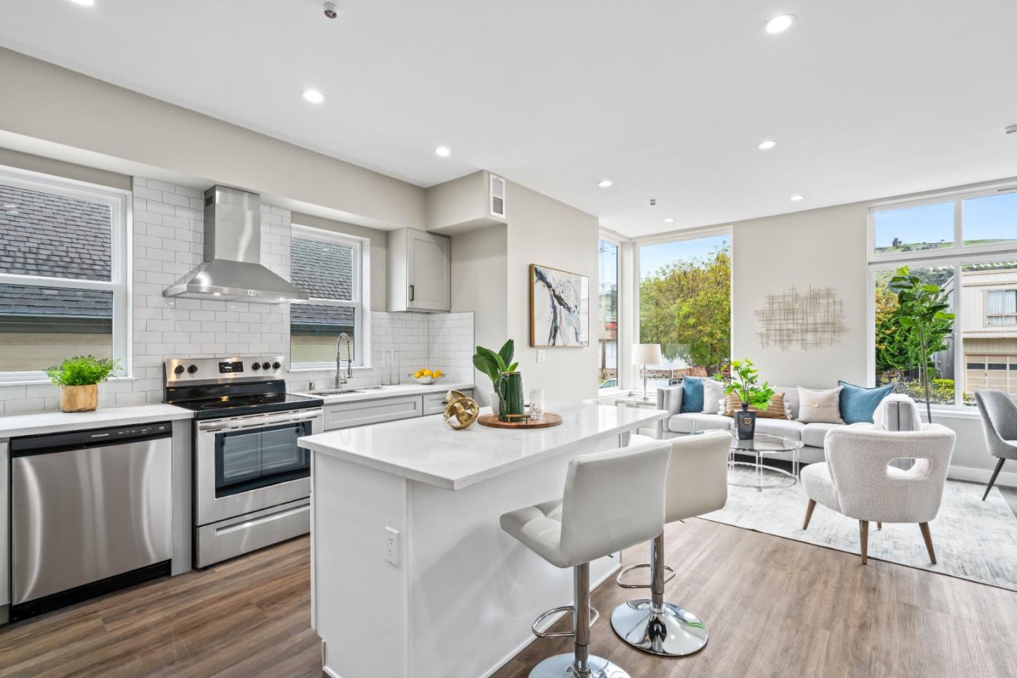Detail Gallery Image 4 of 43 For 645 Baden Ave #4,  South San Francisco,  CA 94080 - 4 Beds | 3/1 Baths