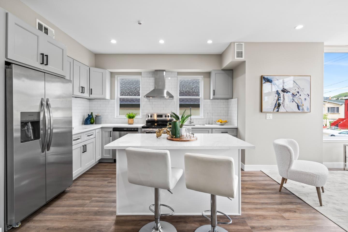 Detail Gallery Image 8 of 43 For 645 Baden Ave #4,  South San Francisco,  CA 94080 - 4 Beds | 3/1 Baths