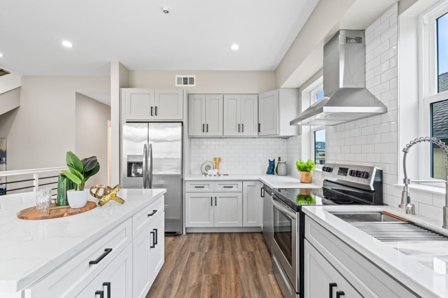 Detail Gallery Image 9 of 43 For 645 Baden Ave #4,  South San Francisco,  CA 94080 - 4 Beds | 3/1 Baths