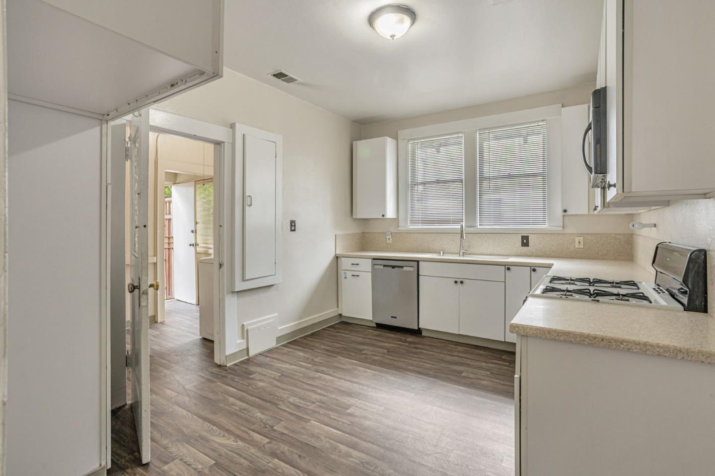 Detail Gallery Image 22 of 37 For 84 S 5th St, San Jose,  CA 95112 - 2 Beds | 1 Baths