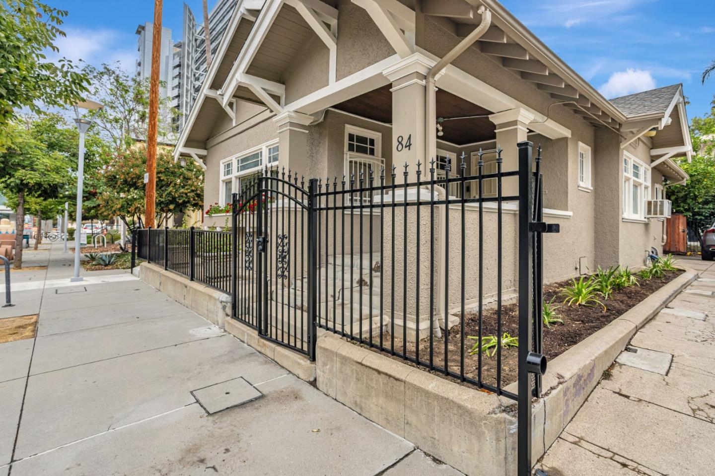 Detail Gallery Image 4 of 37 For 84 S 5th St, San Jose,  CA 95112 - 2 Beds | 1 Baths