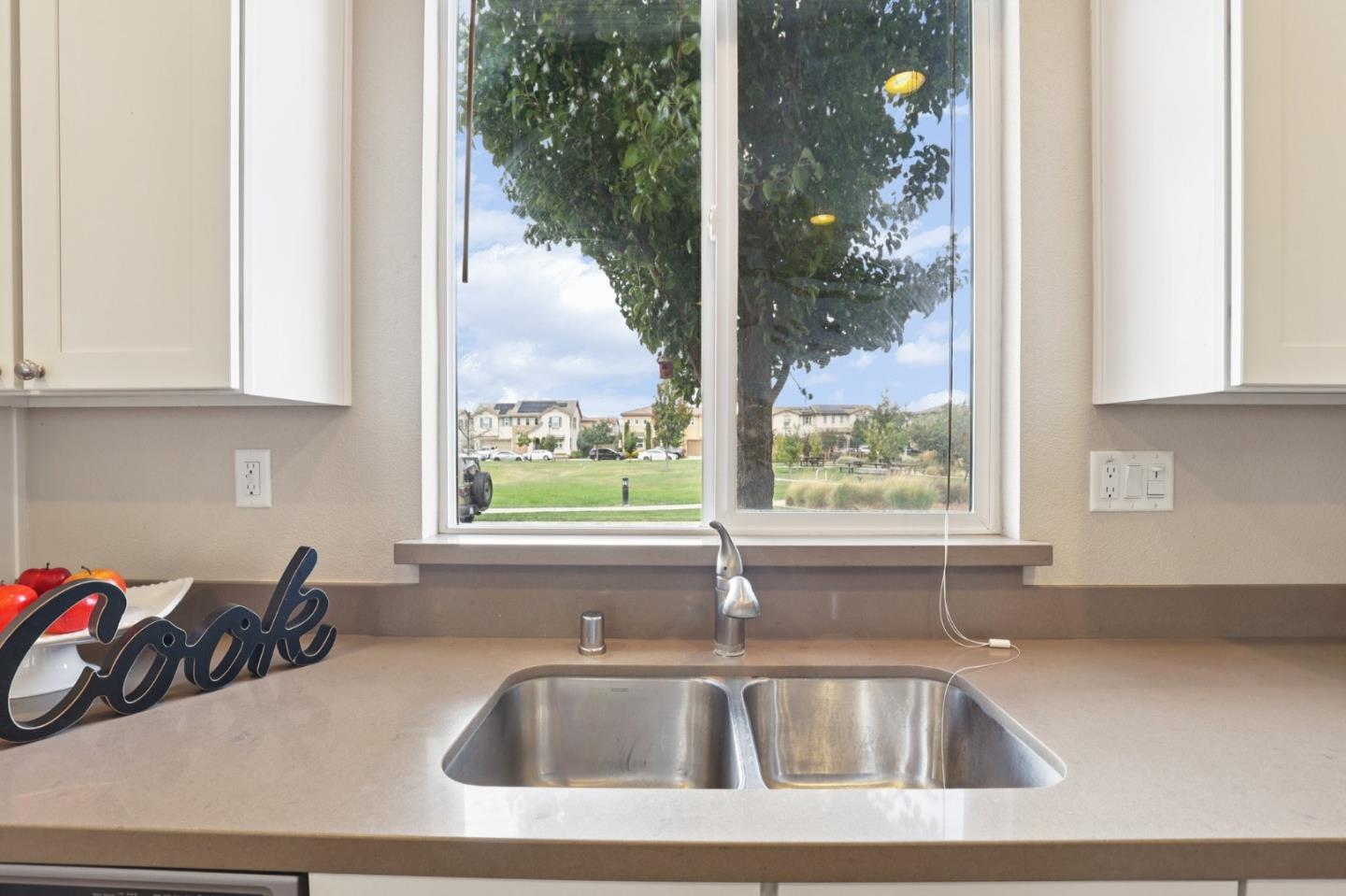 Detail Gallery Image 11 of 37 For 723 Misty Cir, Livermore,  CA 94550 - 3 Beds | 2/1 Baths