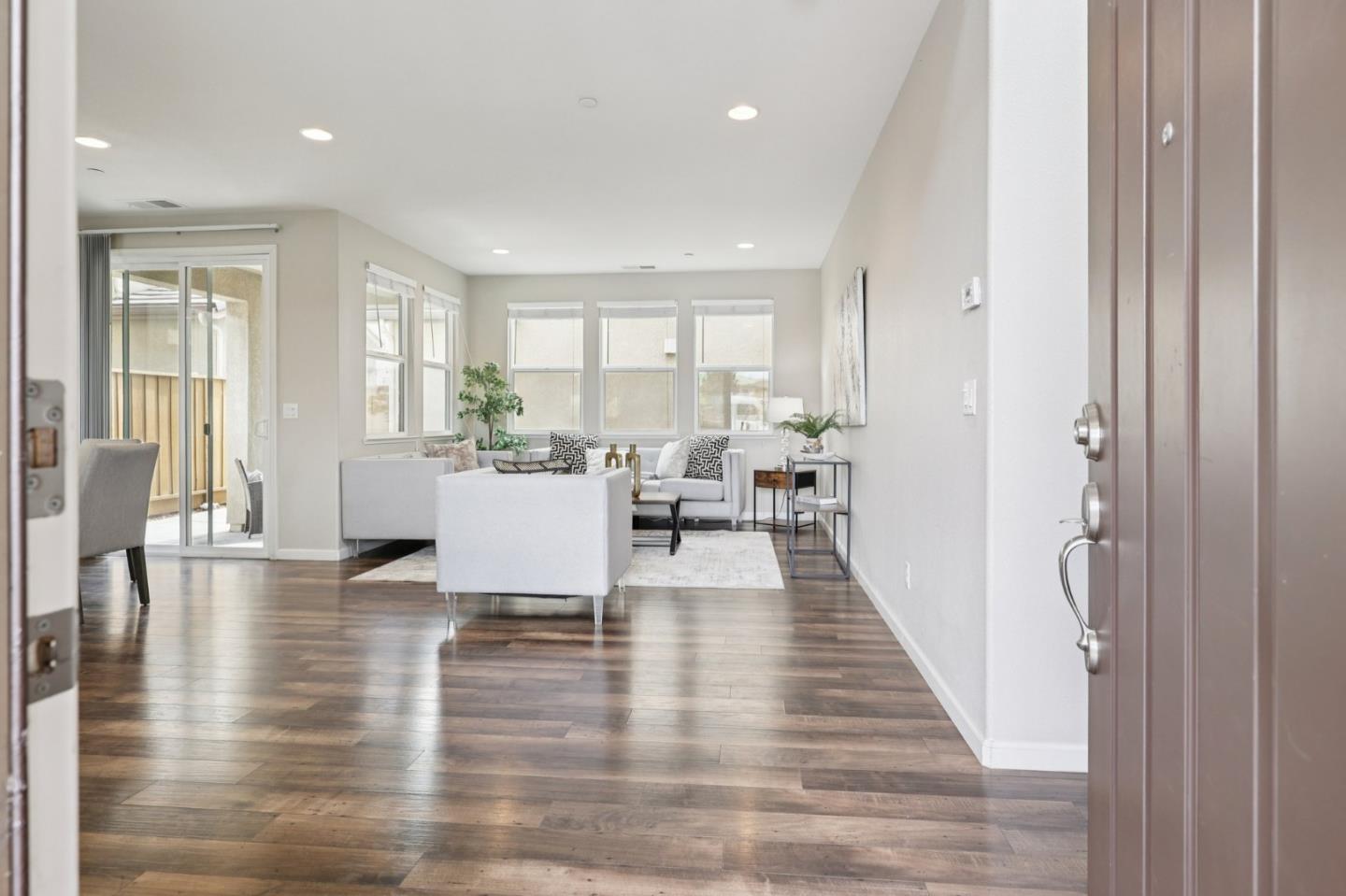Detail Gallery Image 3 of 37 For 723 Misty Cir, Livermore,  CA 94550 - 3 Beds | 2/1 Baths