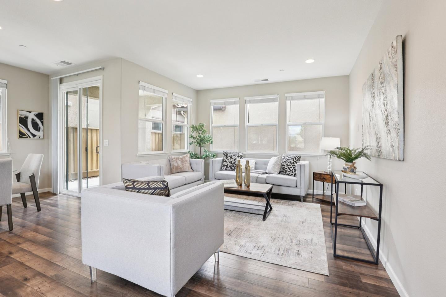 Detail Gallery Image 4 of 37 For 723 Misty Cir, Livermore,  CA 94550 - 3 Beds | 2/1 Baths