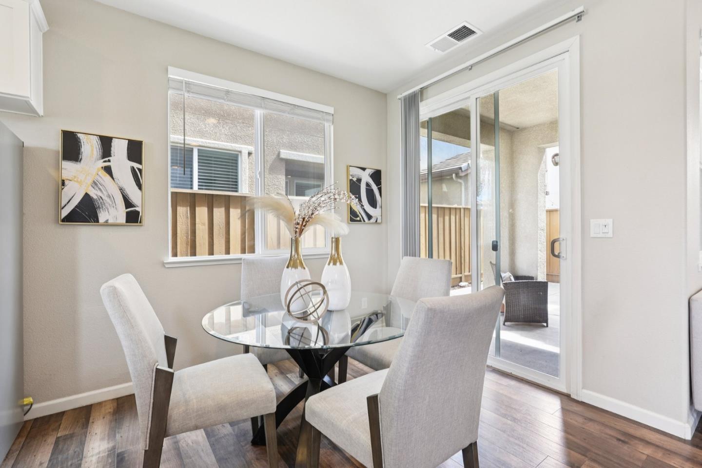Detail Gallery Image 6 of 37 For 723 Misty Cir, Livermore,  CA 94550 - 3 Beds | 2/1 Baths