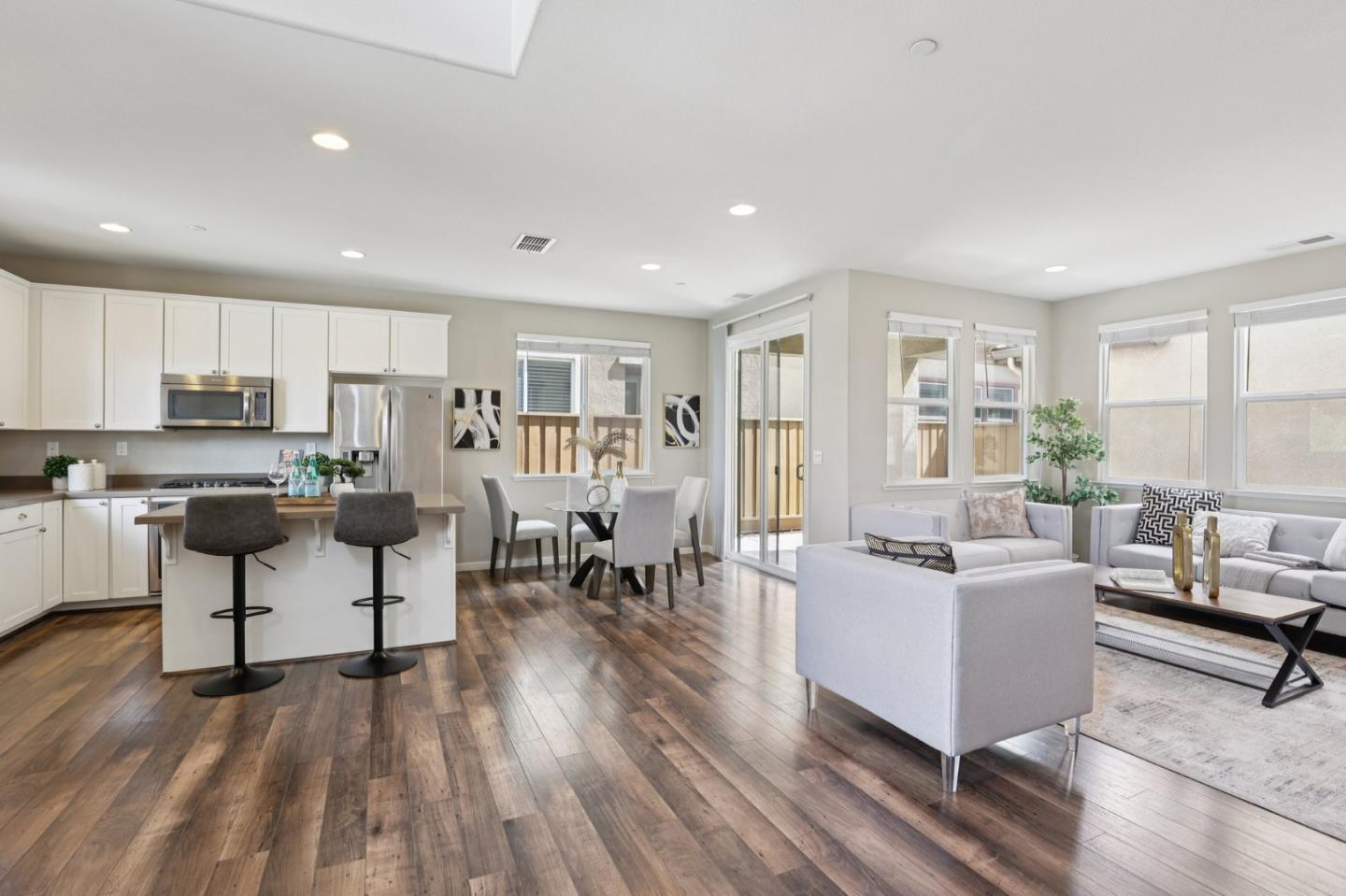 Detail Gallery Image 7 of 37 For 723 Misty Cir, Livermore,  CA 94550 - 3 Beds | 2/1 Baths