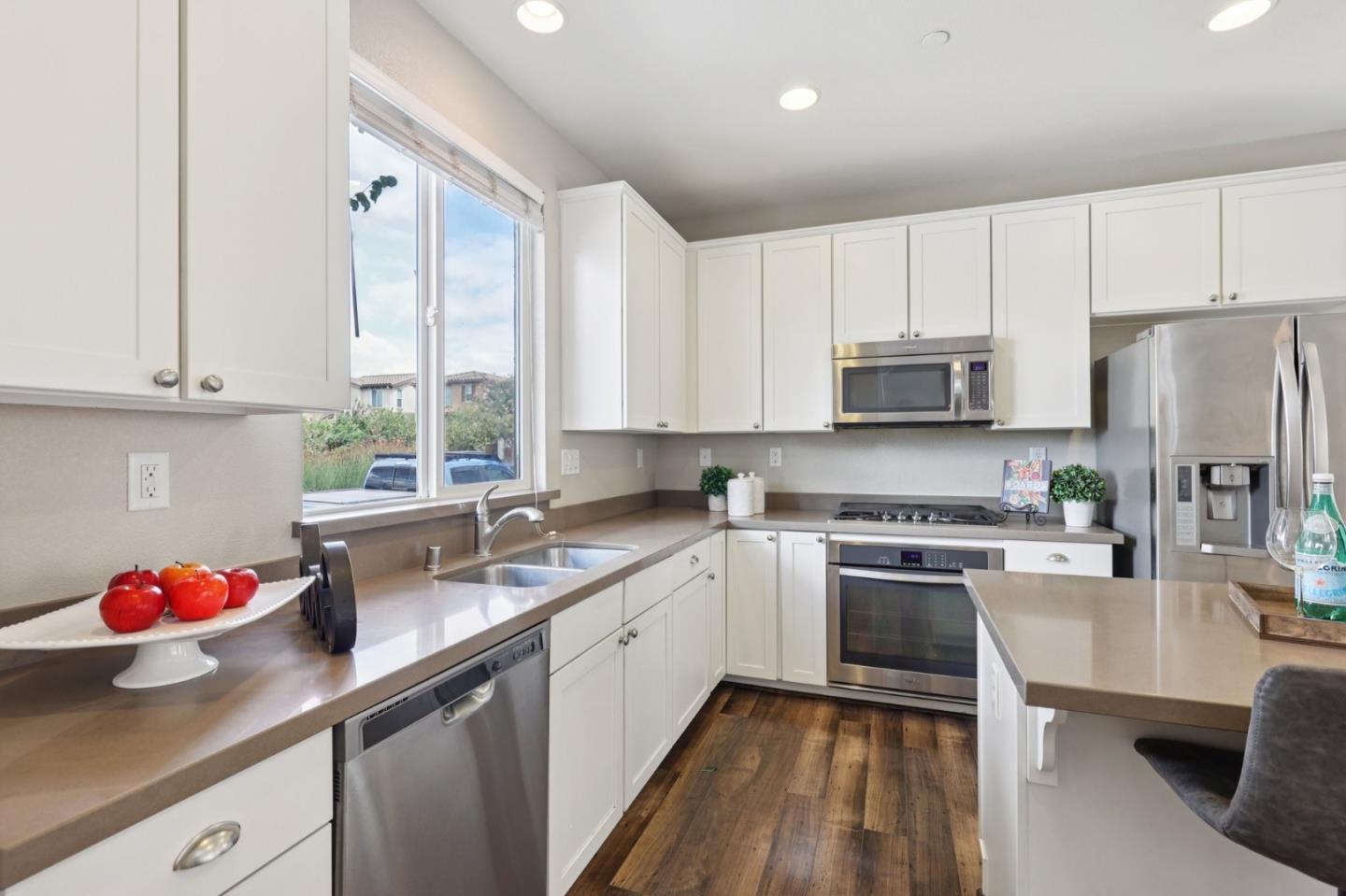 Detail Gallery Image 9 of 37 For 723 Misty Cir, Livermore,  CA 94550 - 3 Beds | 2/1 Baths