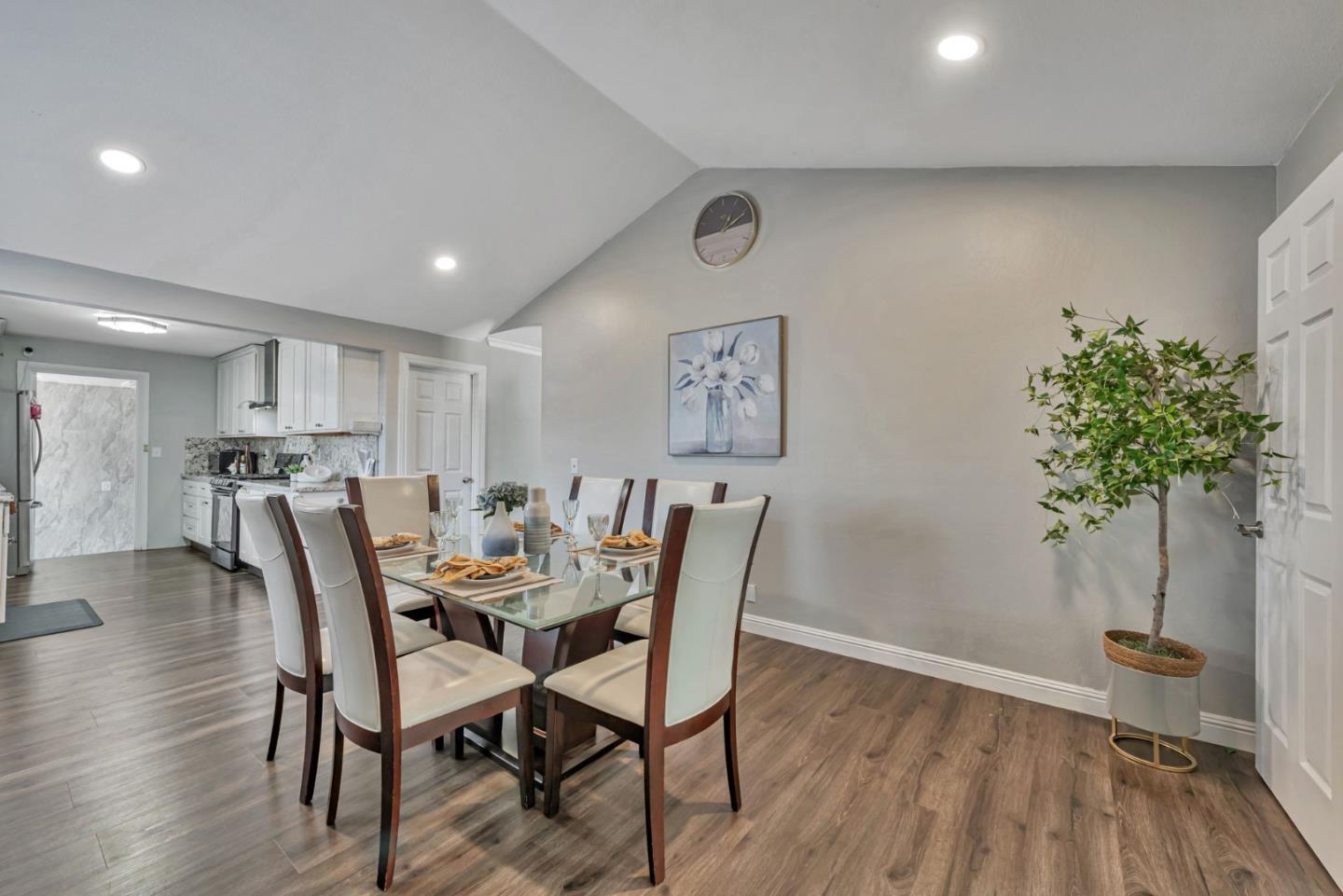 Detail Gallery Image 14 of 27 For 71 Hayes Ave, San Jose,  CA 95123 - 5 Beds | 3 Baths