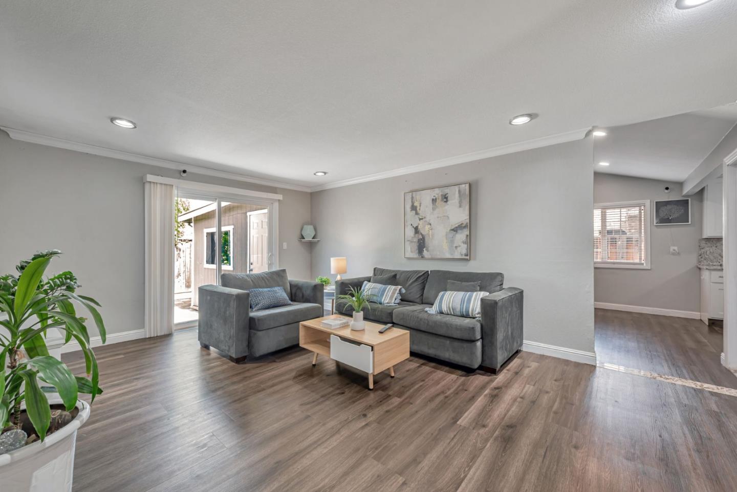 Detail Gallery Image 6 of 27 For 71 Hayes Ave, San Jose,  CA 95123 - 5 Beds | 3 Baths