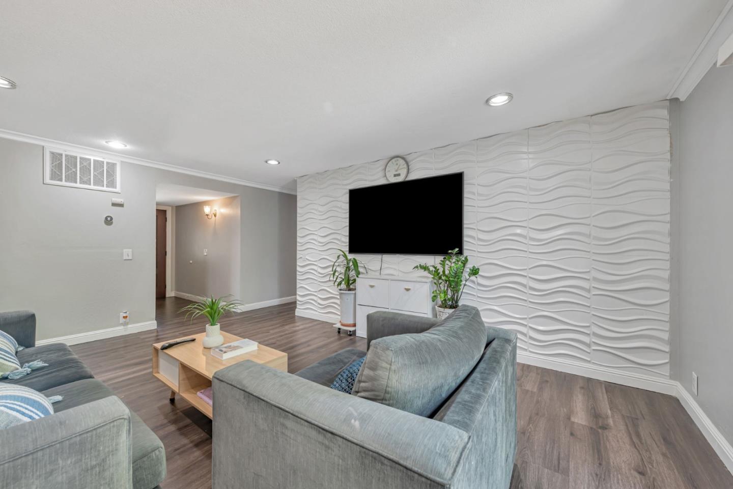 Detail Gallery Image 8 of 27 For 71 Hayes Ave, San Jose,  CA 95123 - 5 Beds | 3 Baths