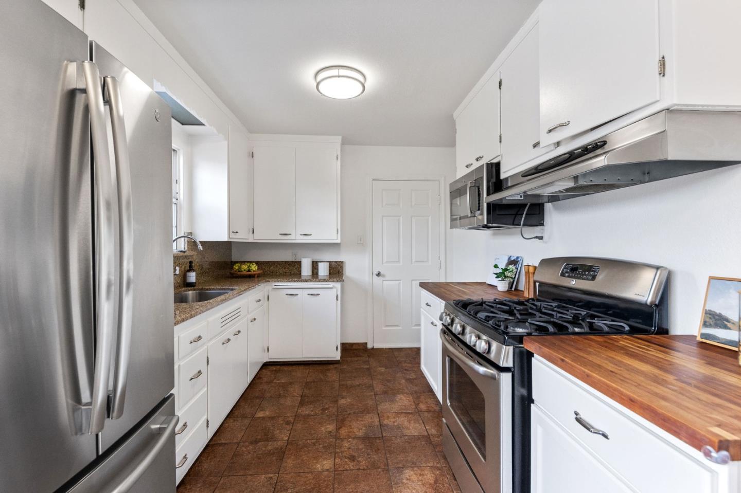 Detail Gallery Image 13 of 45 For 2204 Lobert St, Castro Valley,  CA 94546 - 2 Beds | 1 Baths