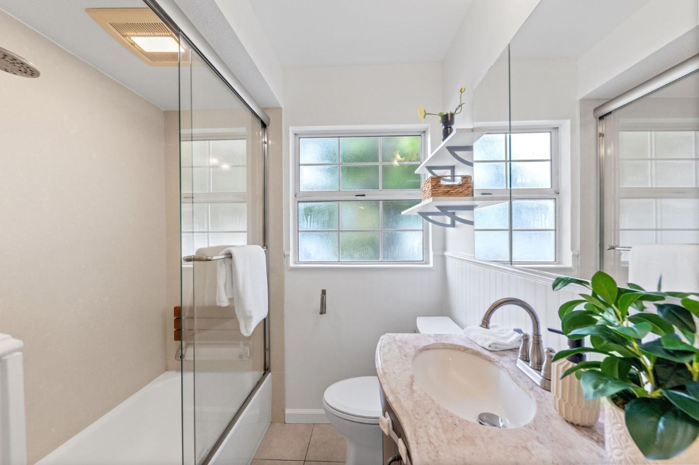 Detail Gallery Image 25 of 45 For 2204 Lobert St, Castro Valley,  CA 94546 - 2 Beds | 1 Baths