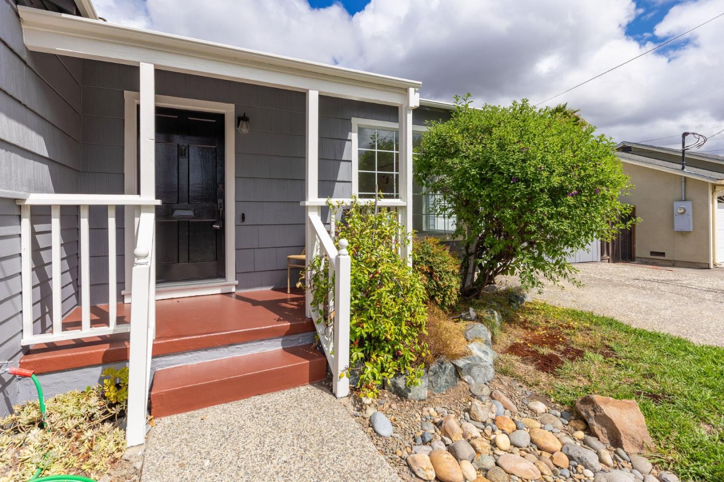 Detail Gallery Image 4 of 45 For 2204 Lobert St, Castro Valley,  CA 94546 - 2 Beds | 1 Baths