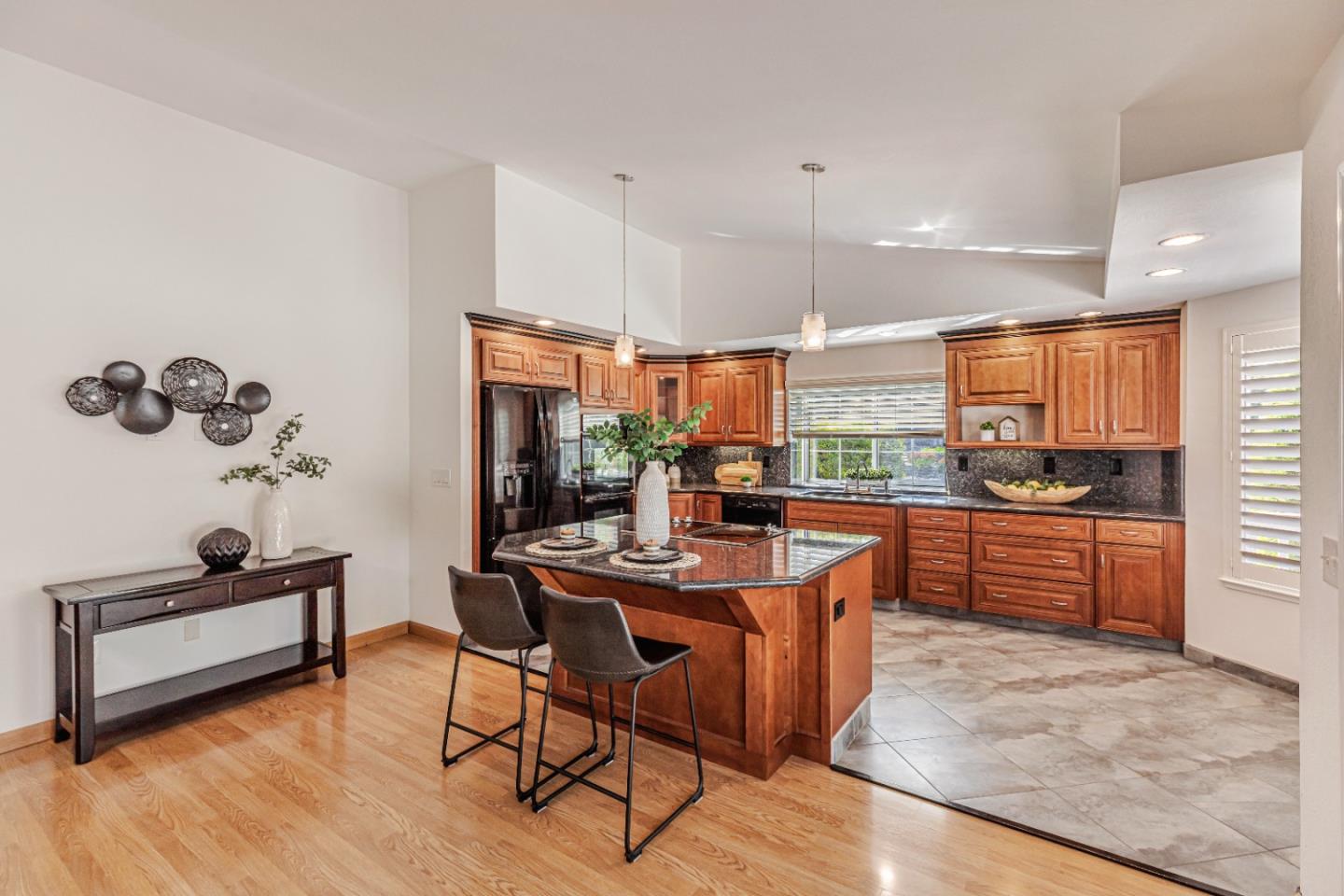 Detail Gallery Image 15 of 41 For 37 Bruces Ct, Hollister,  CA 95023 - 3 Beds | 2 Baths