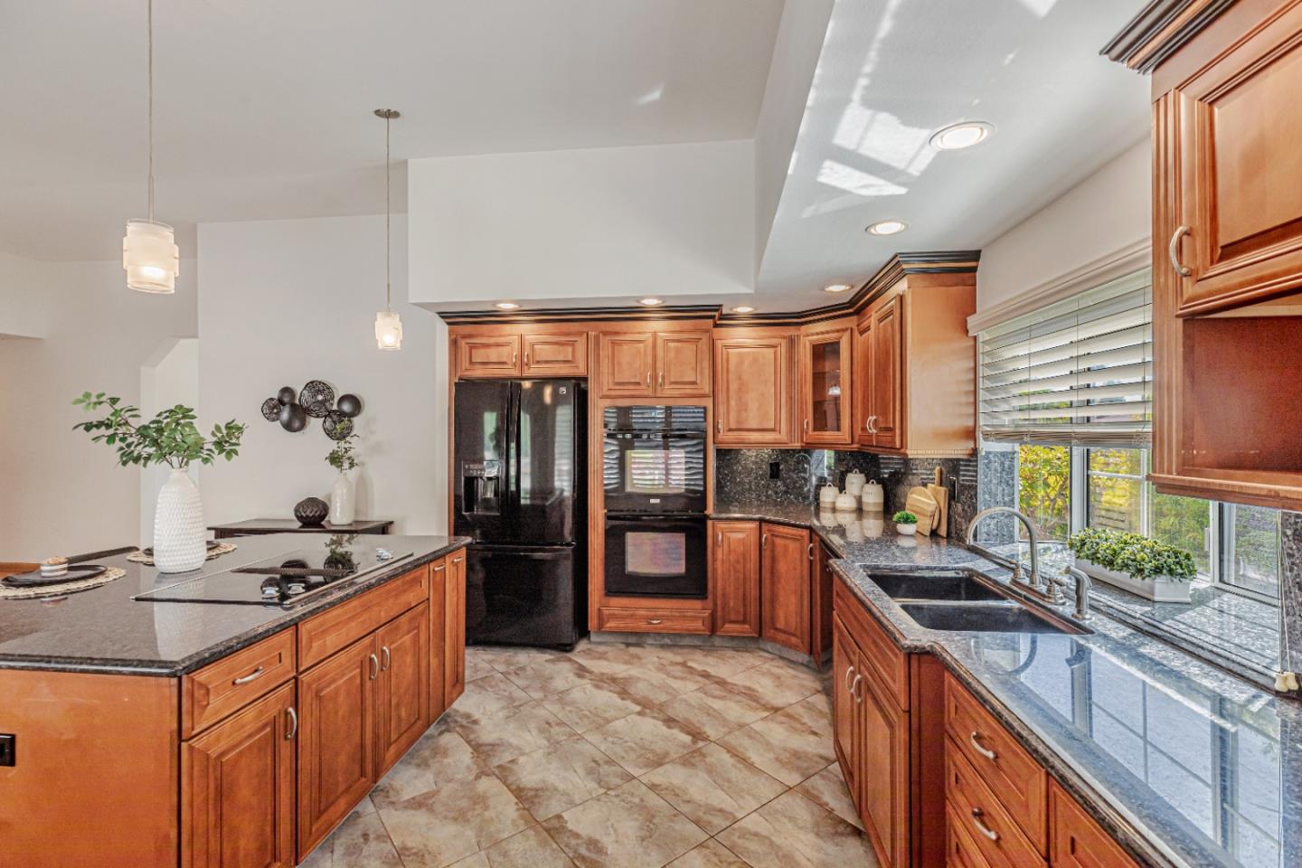 Detail Gallery Image 17 of 41 For 37 Bruces Ct, Hollister,  CA 95023 - 3 Beds | 2 Baths