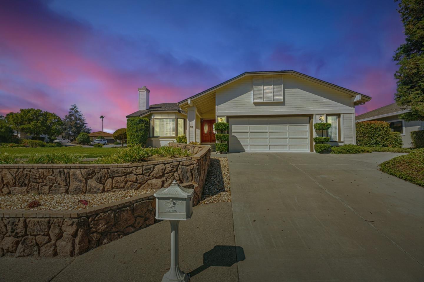 Detail Gallery Image 2 of 41 For 37 Bruces Ct, Hollister,  CA 95023 - 3 Beds | 2 Baths
