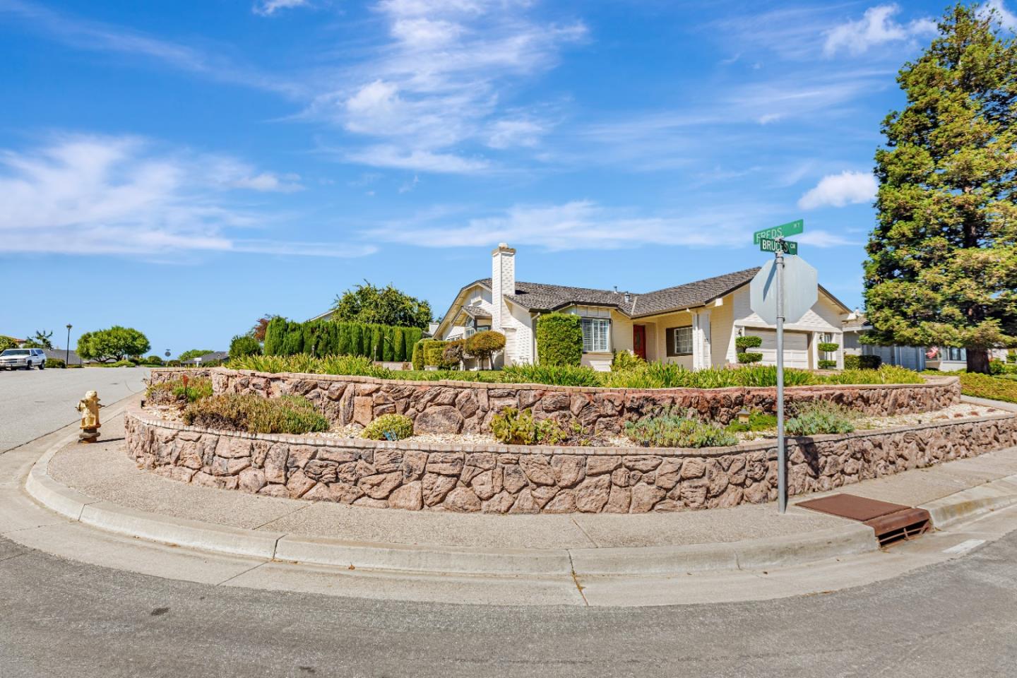 Detail Gallery Image 5 of 41 For 37 Bruces Ct, Hollister,  CA 95023 - 3 Beds | 2 Baths