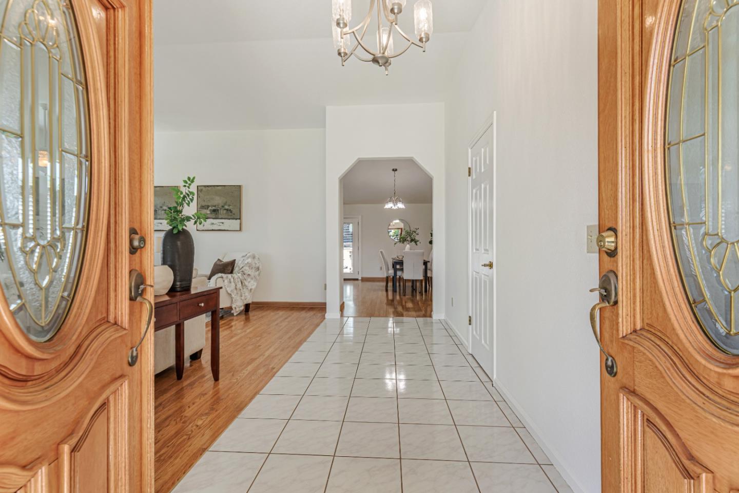 Detail Gallery Image 9 of 41 For 37 Bruces Ct, Hollister,  CA 95023 - 3 Beds | 2 Baths